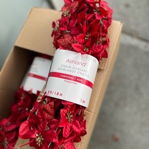 Chain garland poinsettia 12pack in a box